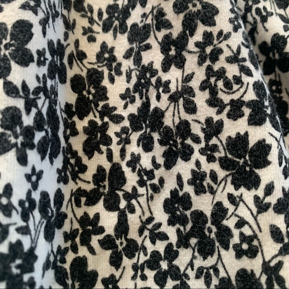 Aeropostale Black and white floral skater skirt. Size: medium. - Picture 2 of 4